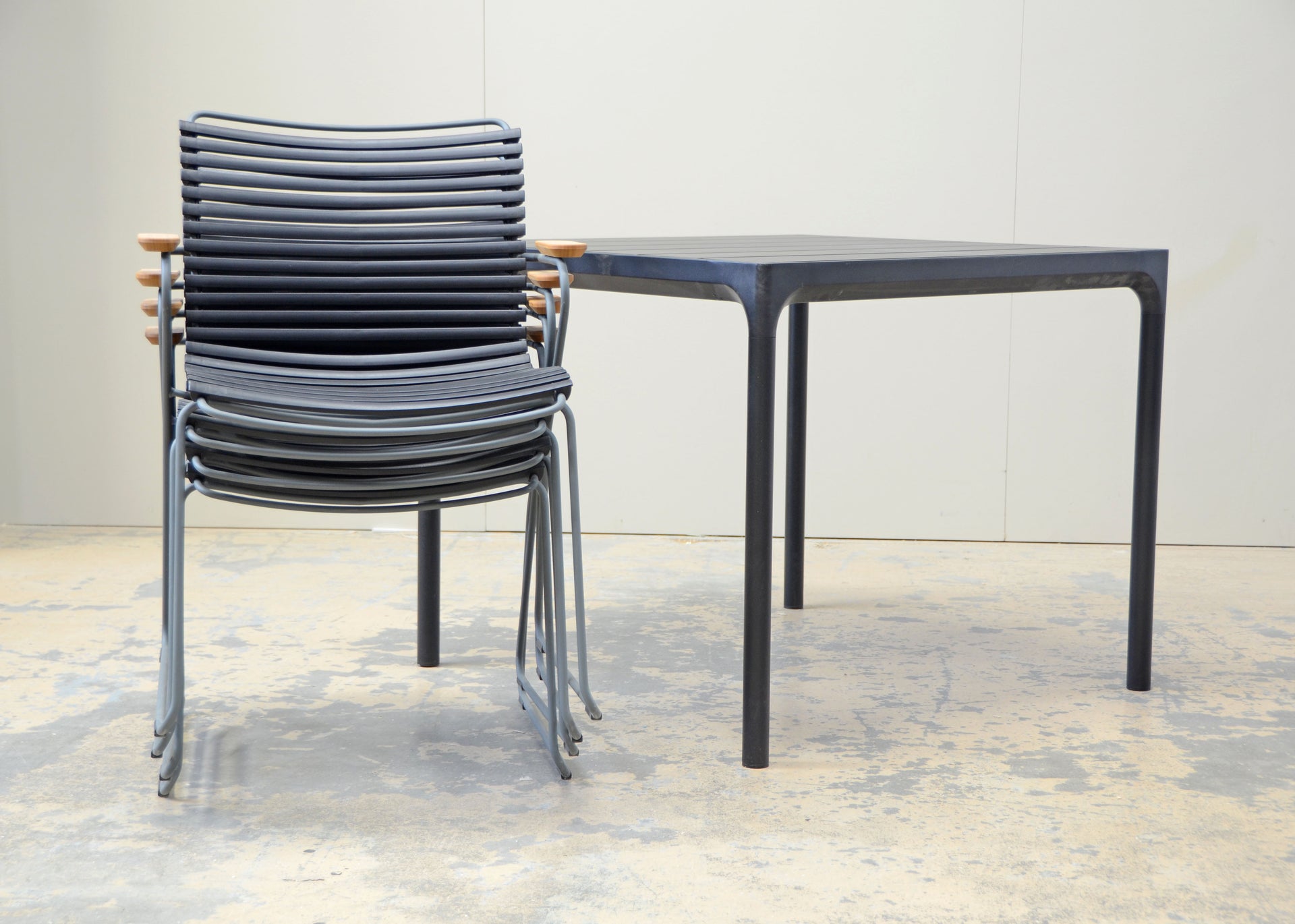 Houe Four Dining Table Set