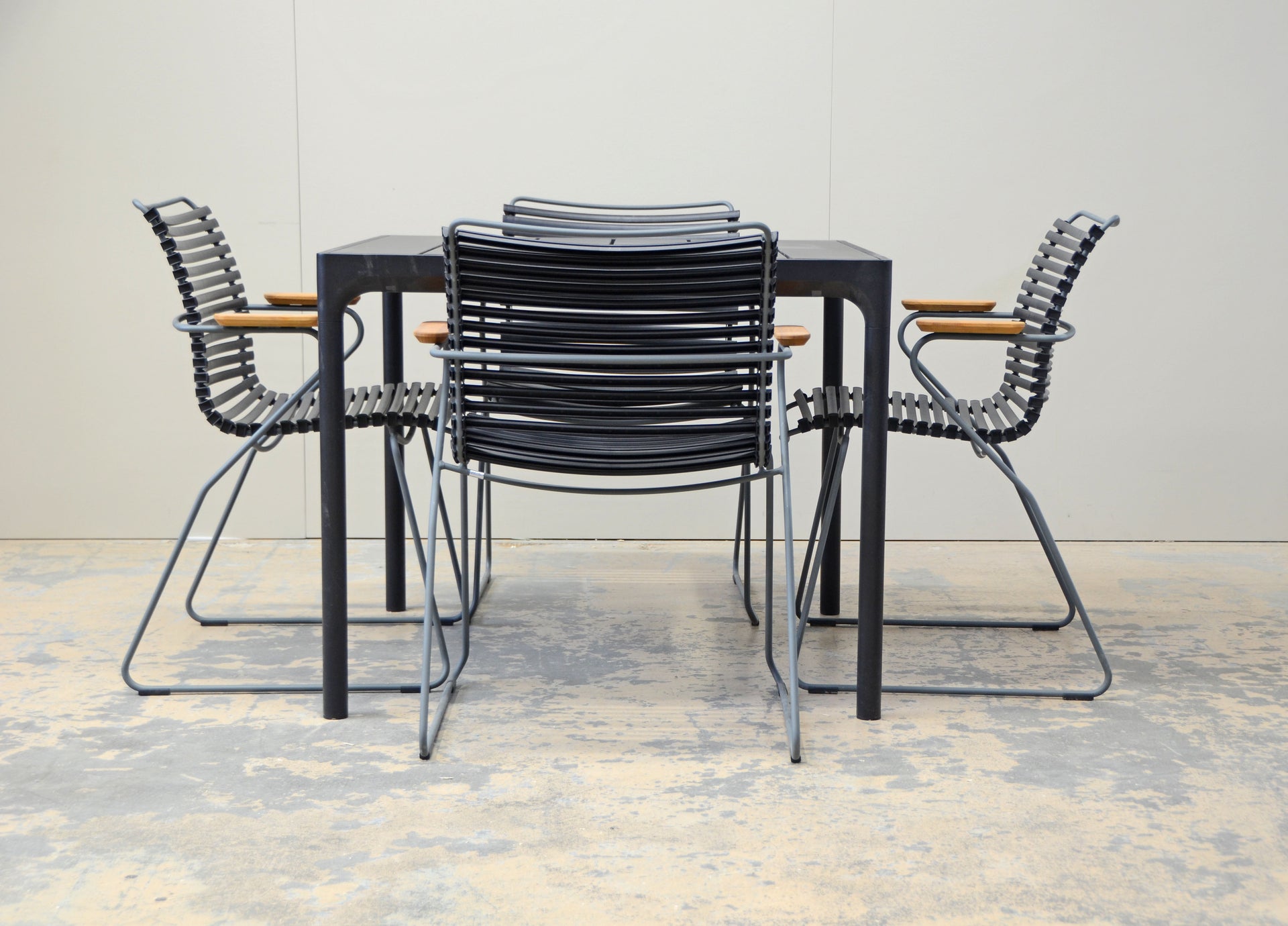 Houe Four Dining Table Set