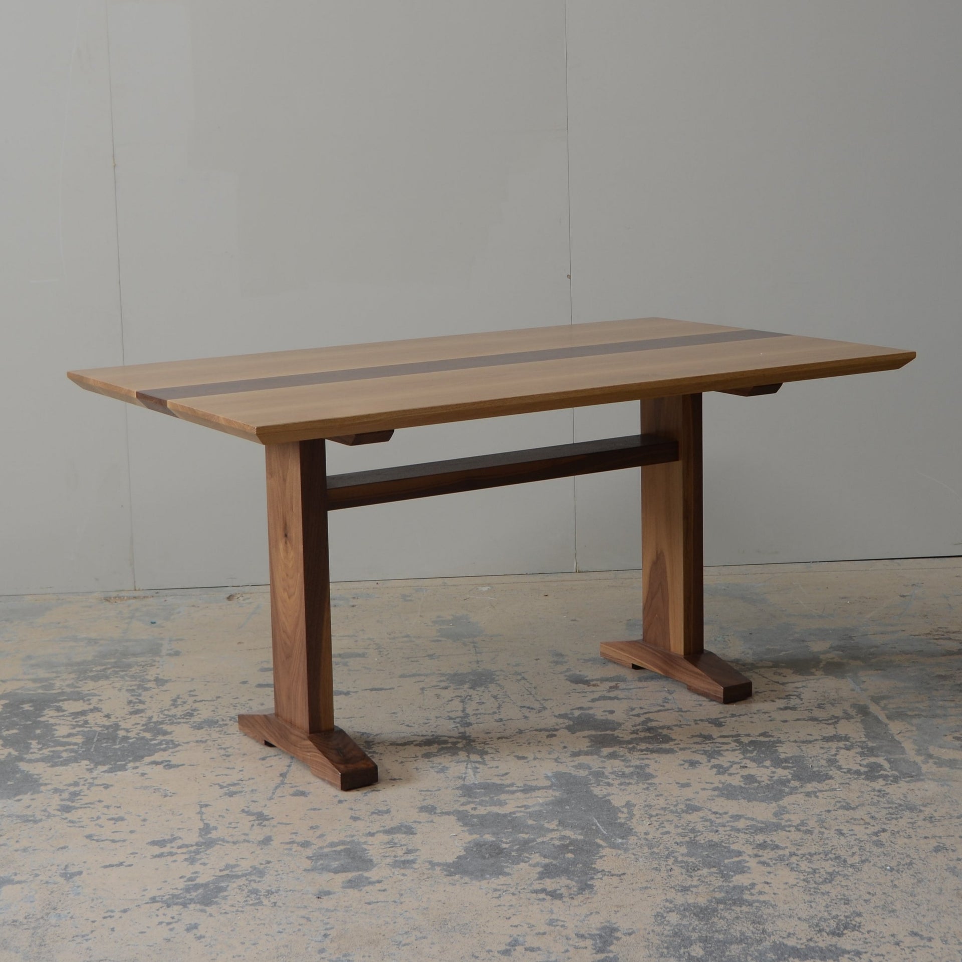 Mallwood Dining Table