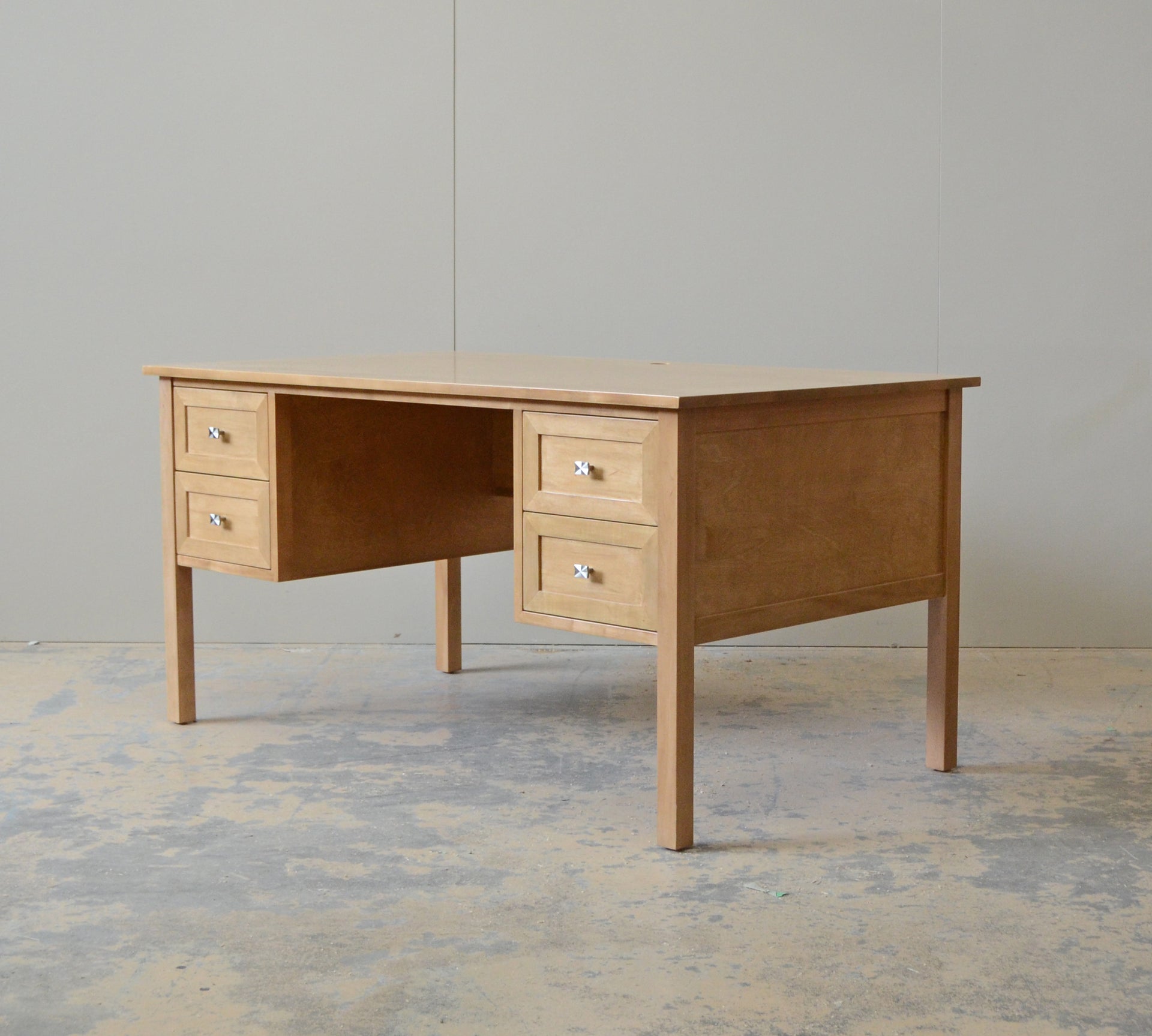 Kobi Desk