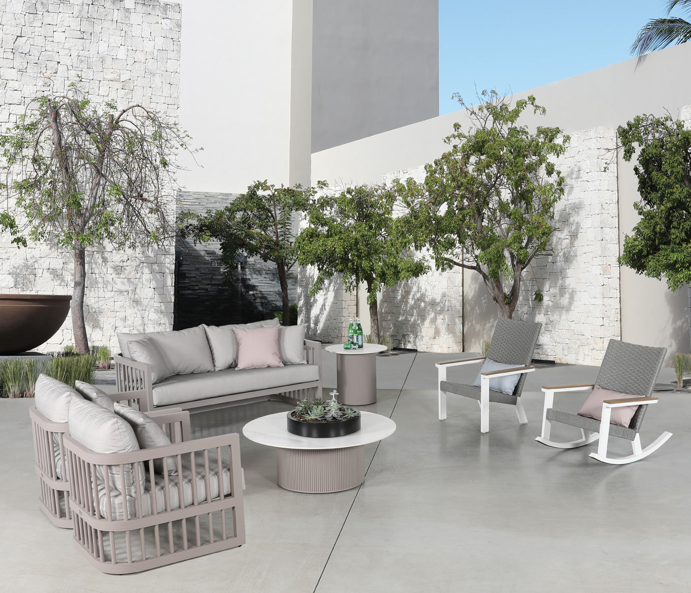 Una Lounge