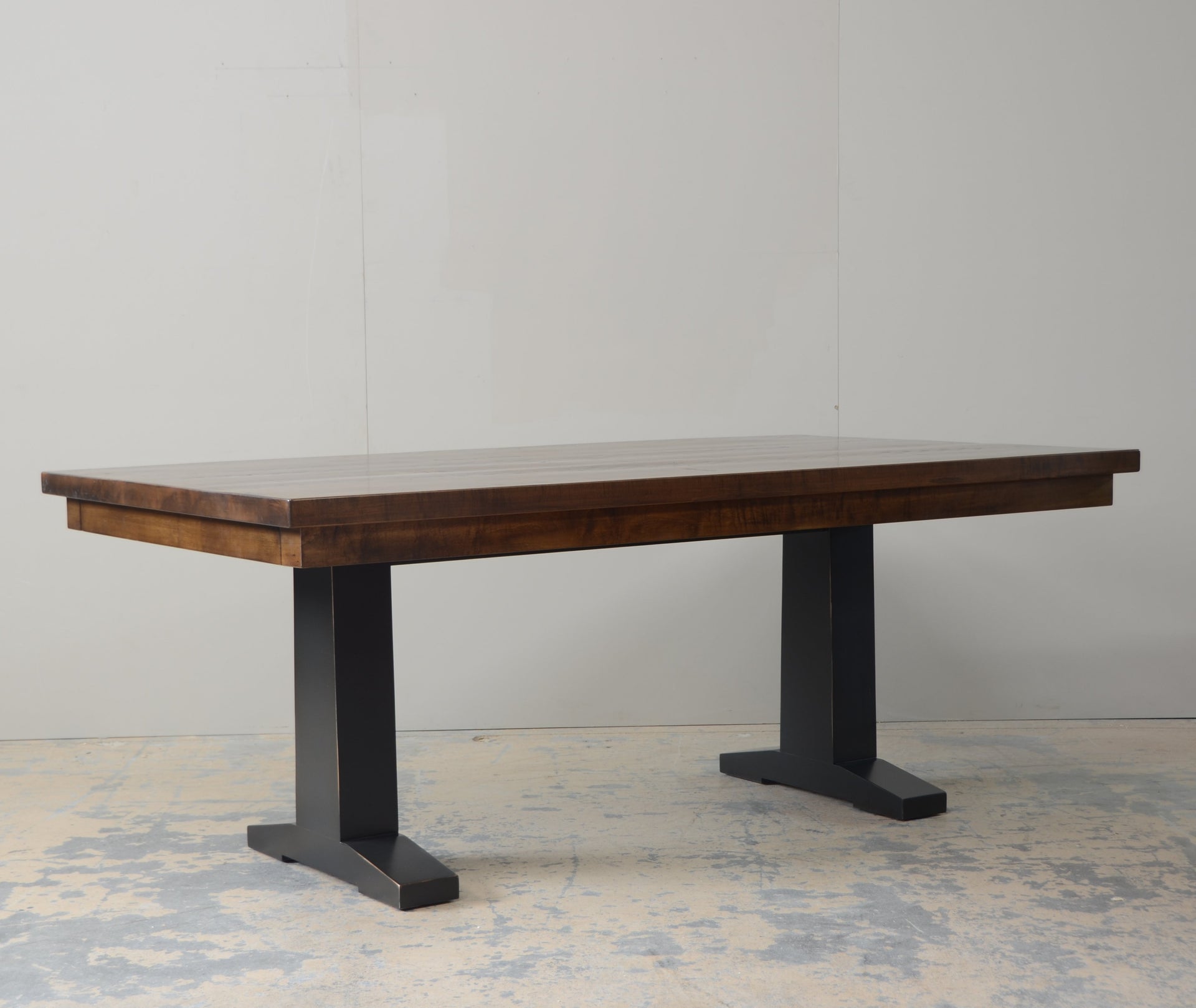 Earl Dining Table