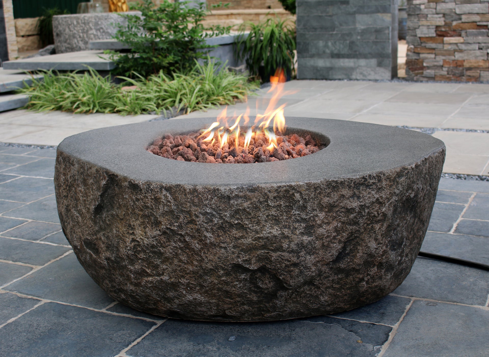 Elementi Boulder Fire Pit- LP