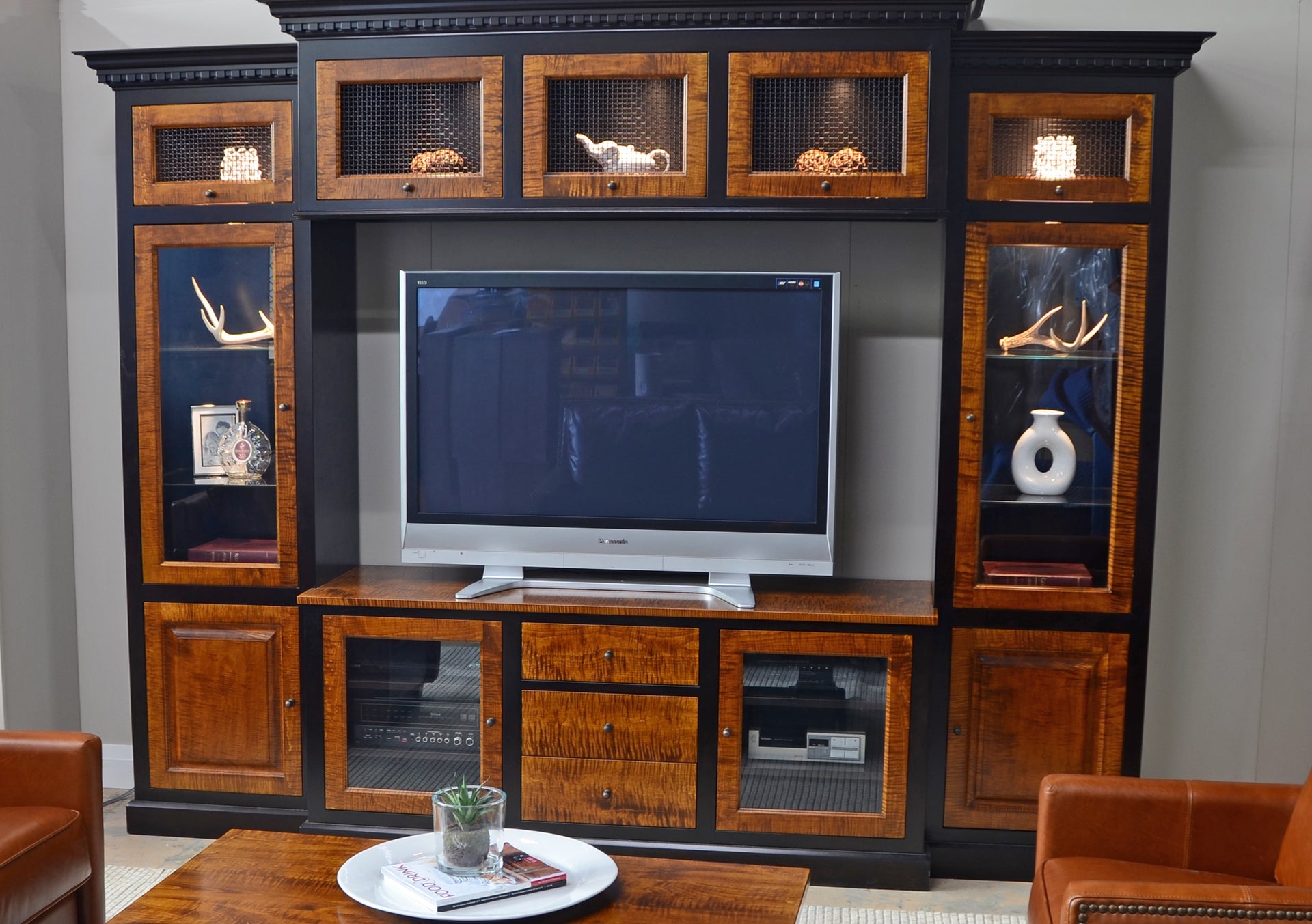 King Curly Media Unit - Curly