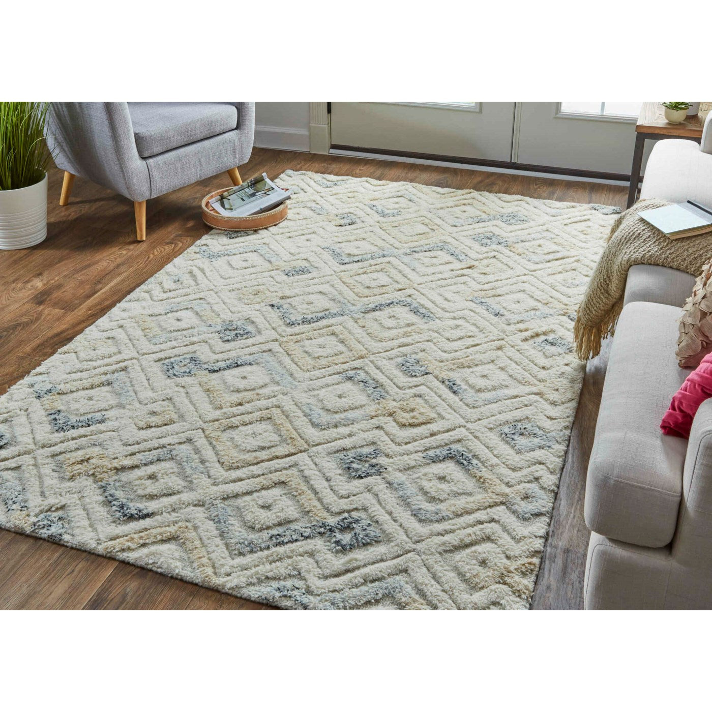 Anica Beige/Ivory 5 x 8